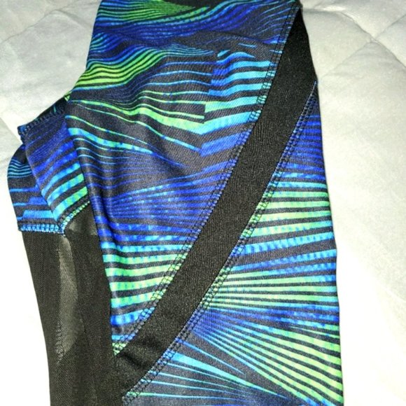 Danskin Now Active Wear Cropped Leggings - Picture 5 of 7